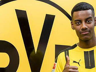 Borussia Dortmund sign Swedish...